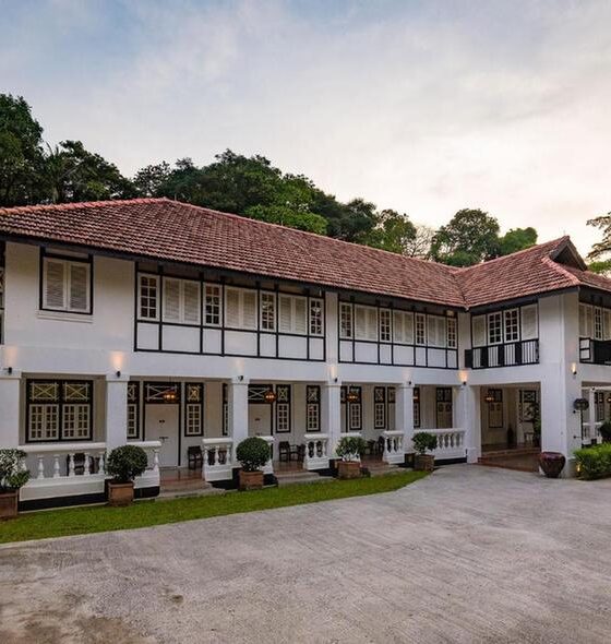 Labrador villa road