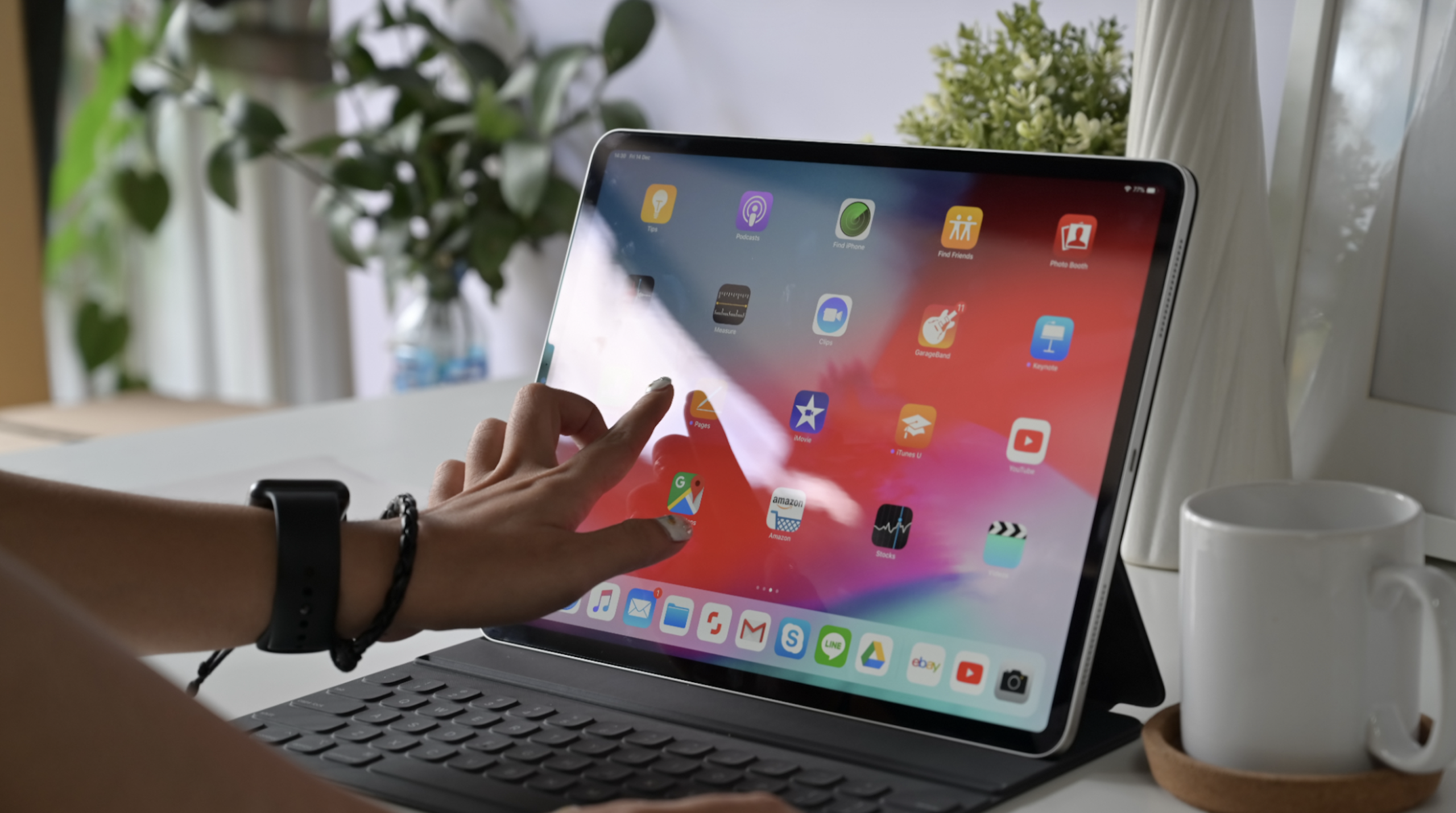 Apple 2026 MacBook Lineup OLED Displays, Touchscreen Rumors, and M6 Performance